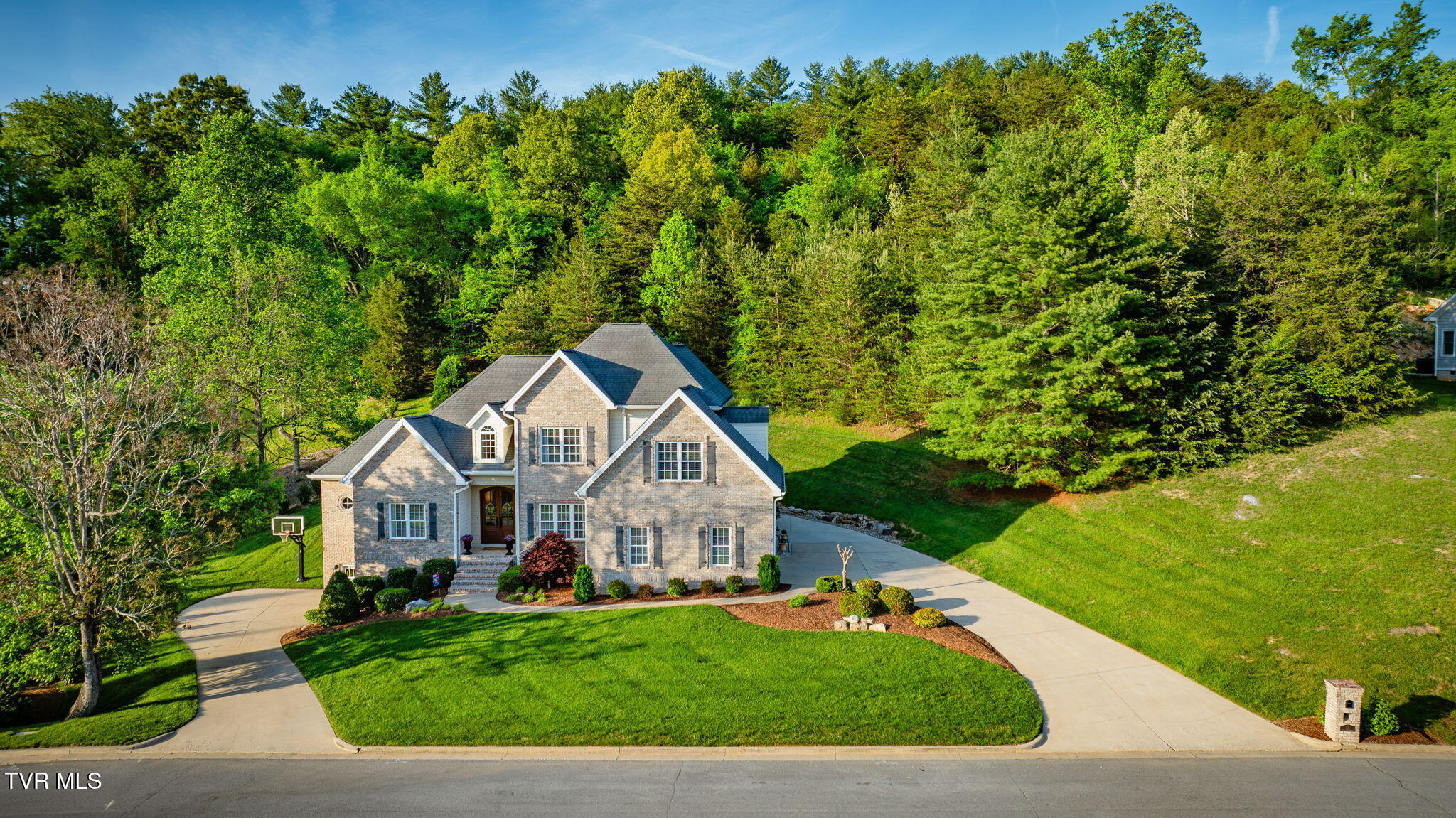 106 Stone Ridge Court, Elizabethton, Tennessee image 2
