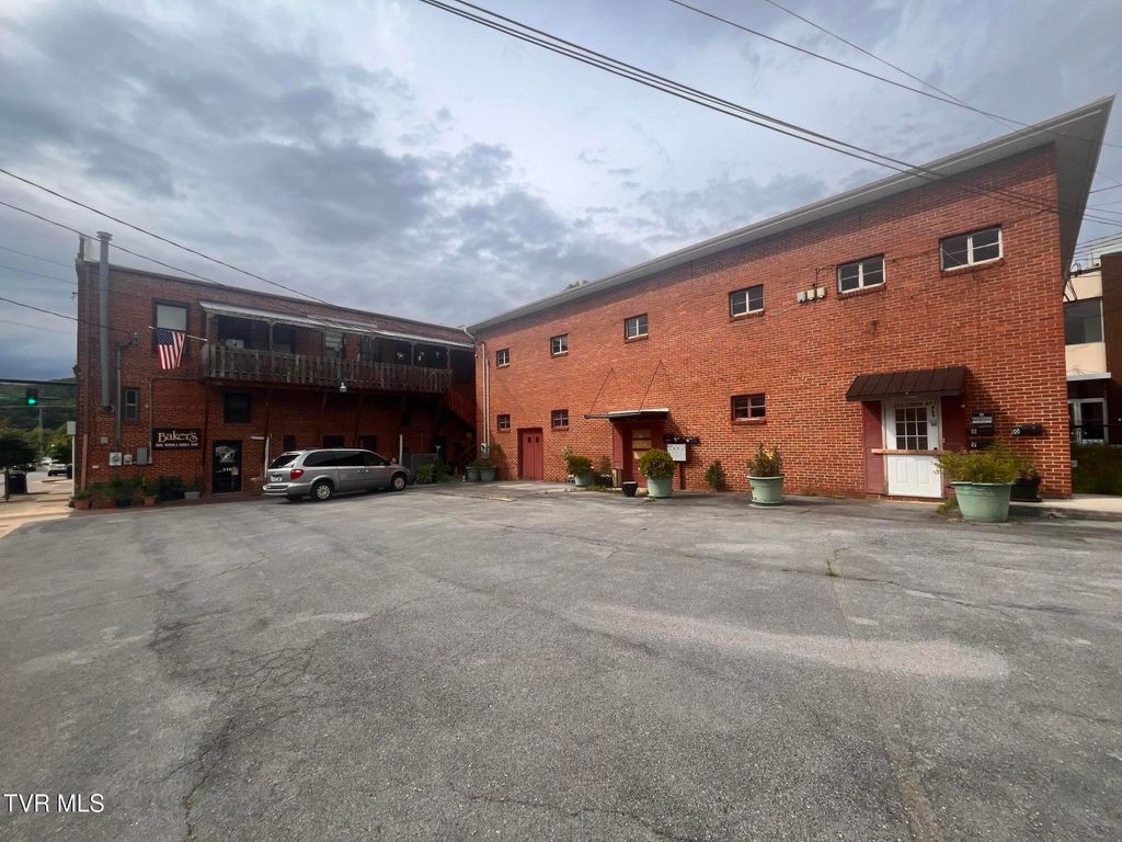 Photo of 205 Union St St, Erwin, TN 37650 (MLS # 9981177)