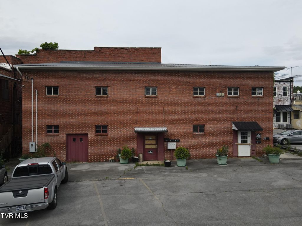 Photo of 205 Union St St, Erwin, TN 37650 (MLS # 9981177)