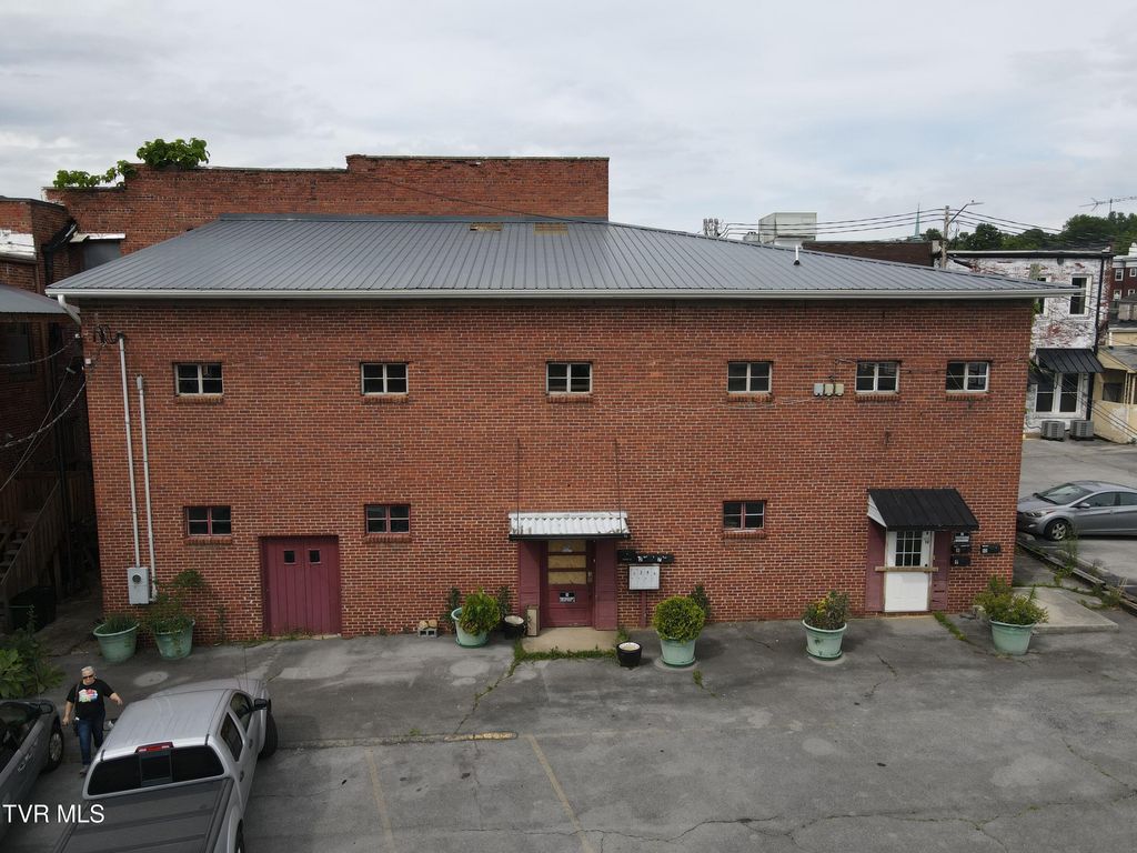 Photo of 205 Union St St, Erwin, TN 37650 (MLS # 9981177)