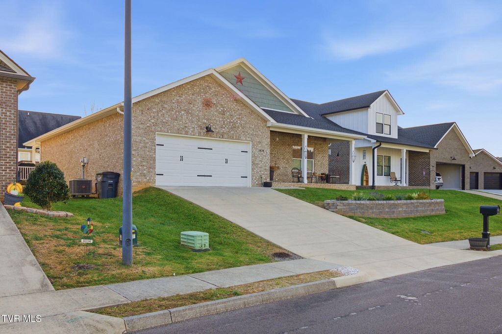 Photo of 1839 Top Sail Court, Kingsport, TN 37664 (MLS # 9988130)