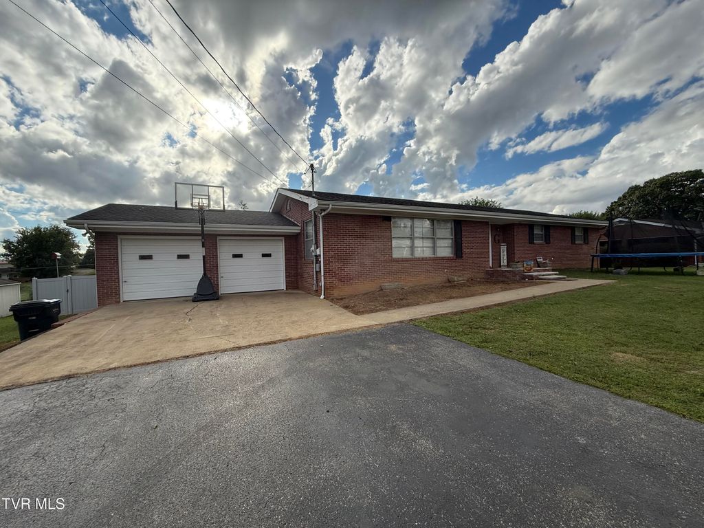 Photo of 308 Sunset Boulevard, Greeneville, TN 37743 (MLS # 9986382)