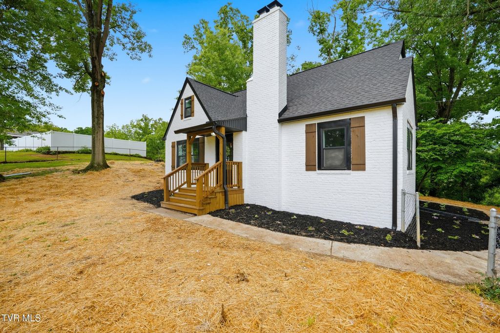 Photo of 244 Vermont Drive, Kingsport, TN 37660 (MLS # 9995232)