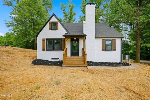 Photo of 244 Vermont Drive, Kingsport, TN 37660 (MLS # 9995232)