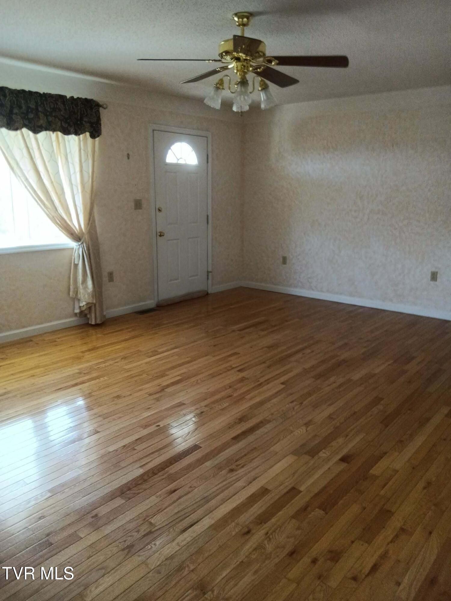 14512 White Top View