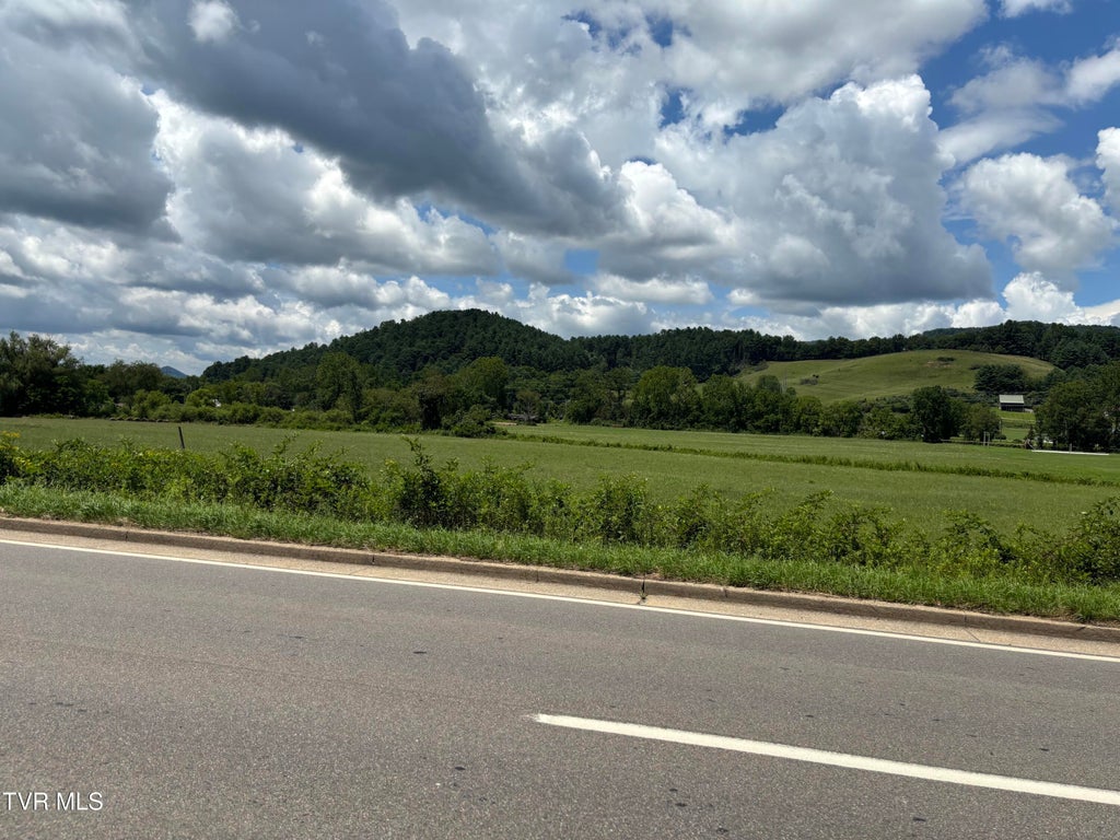 Photo of 2558 Shady Street, Mountain City, TN 37683 (MLS # 10002376)