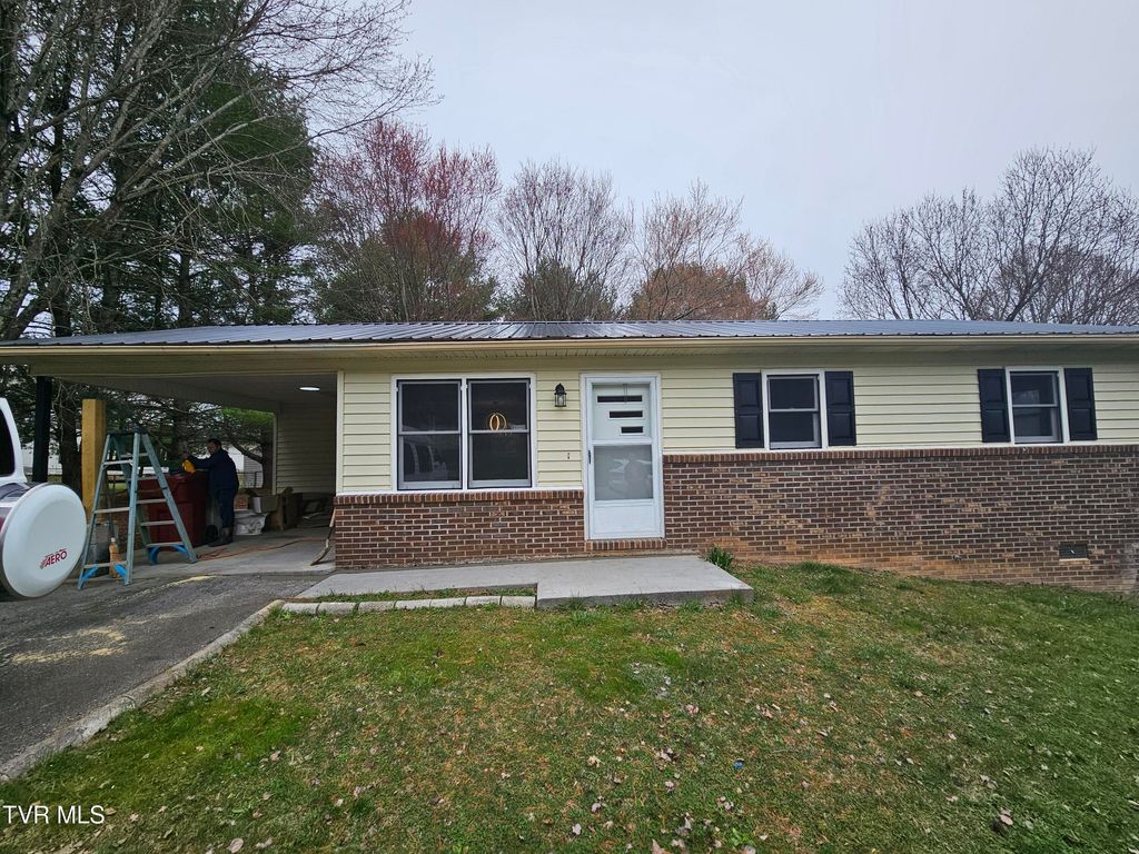 Photo of 1303 Adobe Drive, Johnson City, TN 37601 (MLS # 9985248)