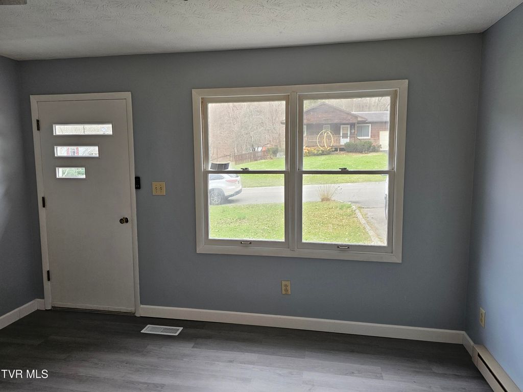 Photo of 1303 Adobe Drive, Johnson City, TN 37601 (MLS # 9985248)