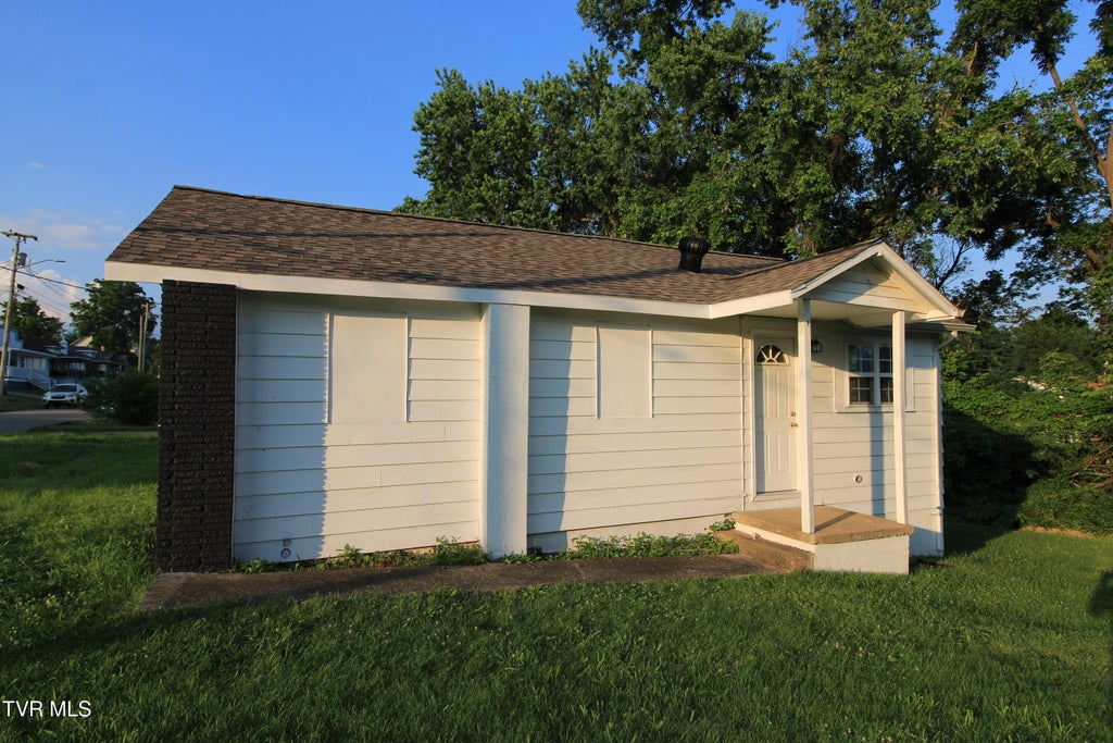 Photo of 321 Chilhowie Avenue, Johnson City, TN 37604 (MLS # 10001737)