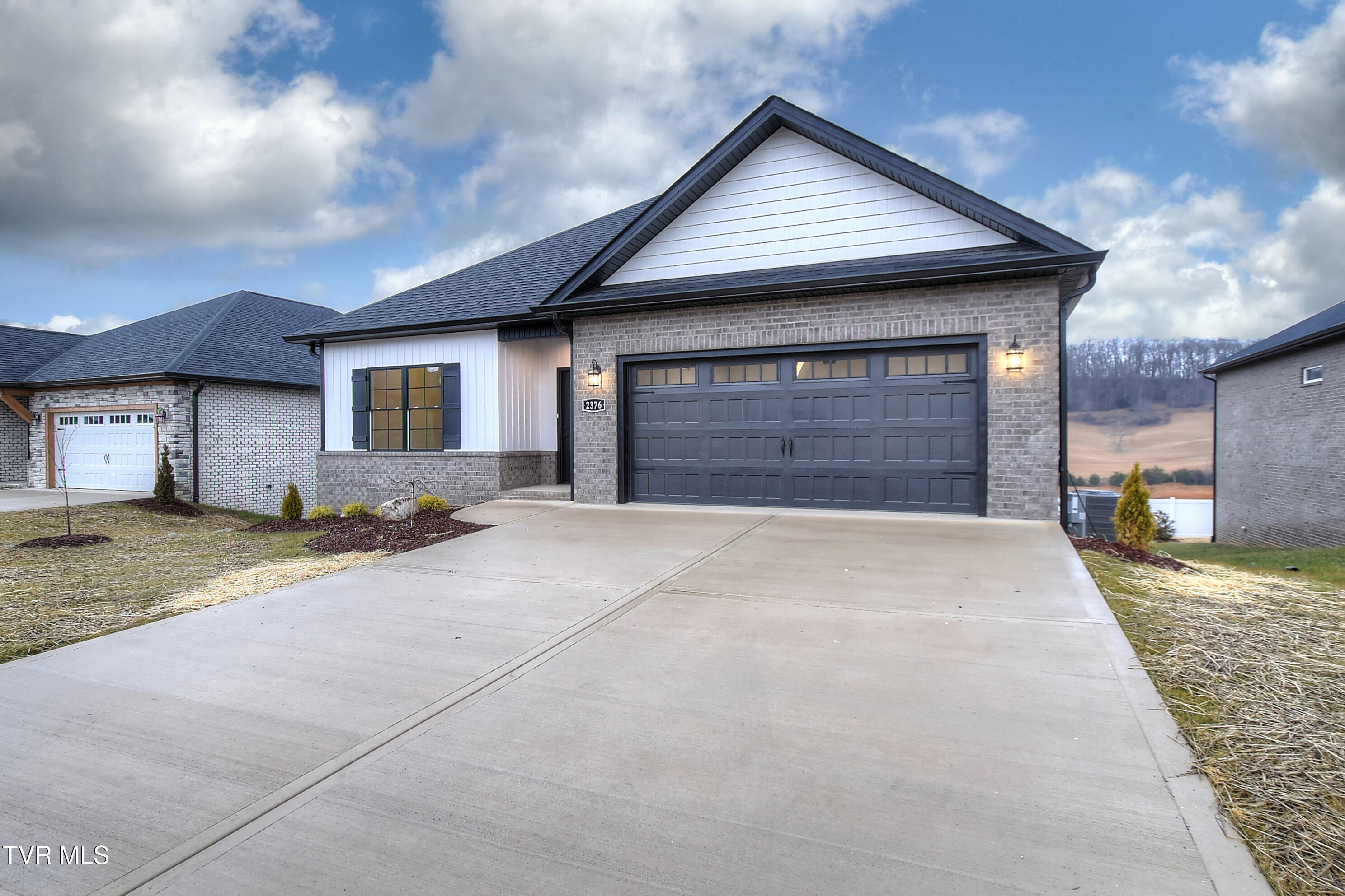 2376 Haystack Circle, Piney Flats, Tennessee image 3