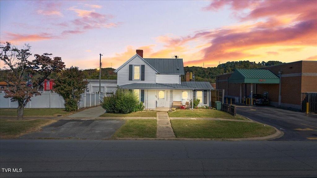 Photo of 211 C Street, Elizabethton, TN 37643 (MLS # 9988919)