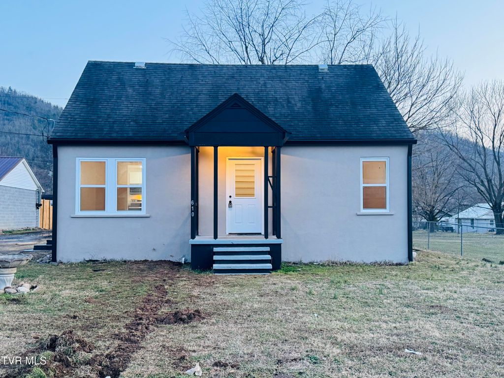 Photo of 610 Washington Street, Erwin, TN 37650 (MLS # 9991404)