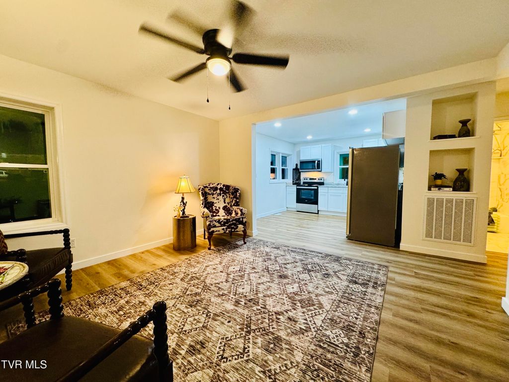 Photo of 610 Washington Street, Erwin, TN 37650 (MLS # 9991404)