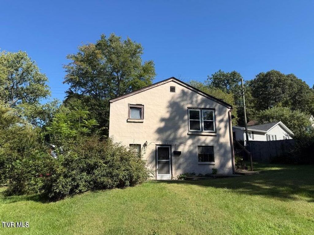 Photo of 1525 Central Street, Kingsport, TN 37664 (MLS # 9987174)