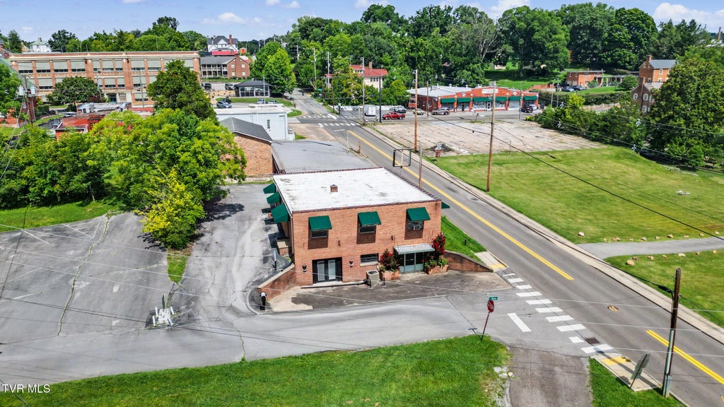 Photo of 204 Mckee Street, Greeneville, TN 37743 (MLS # 9998486)
