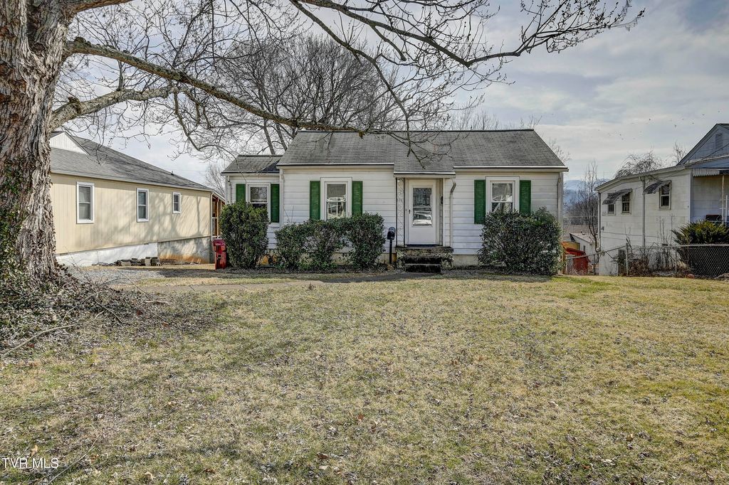 Photo of 511 Highland Avenue, Johnson City, TN 37604 (MLS # 9991088)