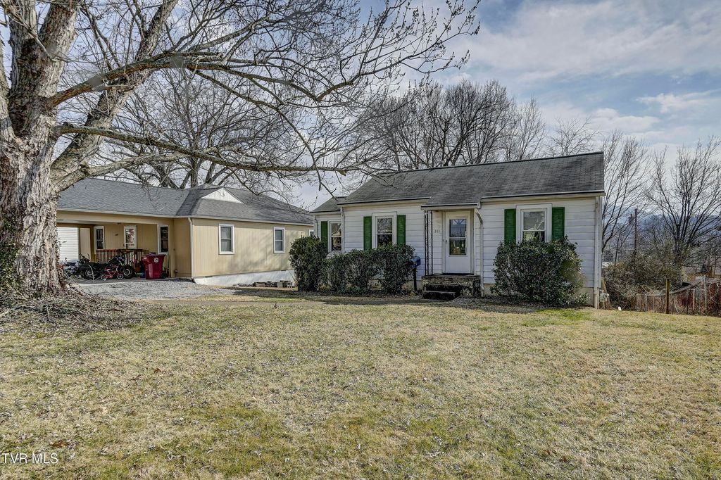 Photo of 511 Highland Avenue, Johnson City, TN 37604 (MLS # 9991088)