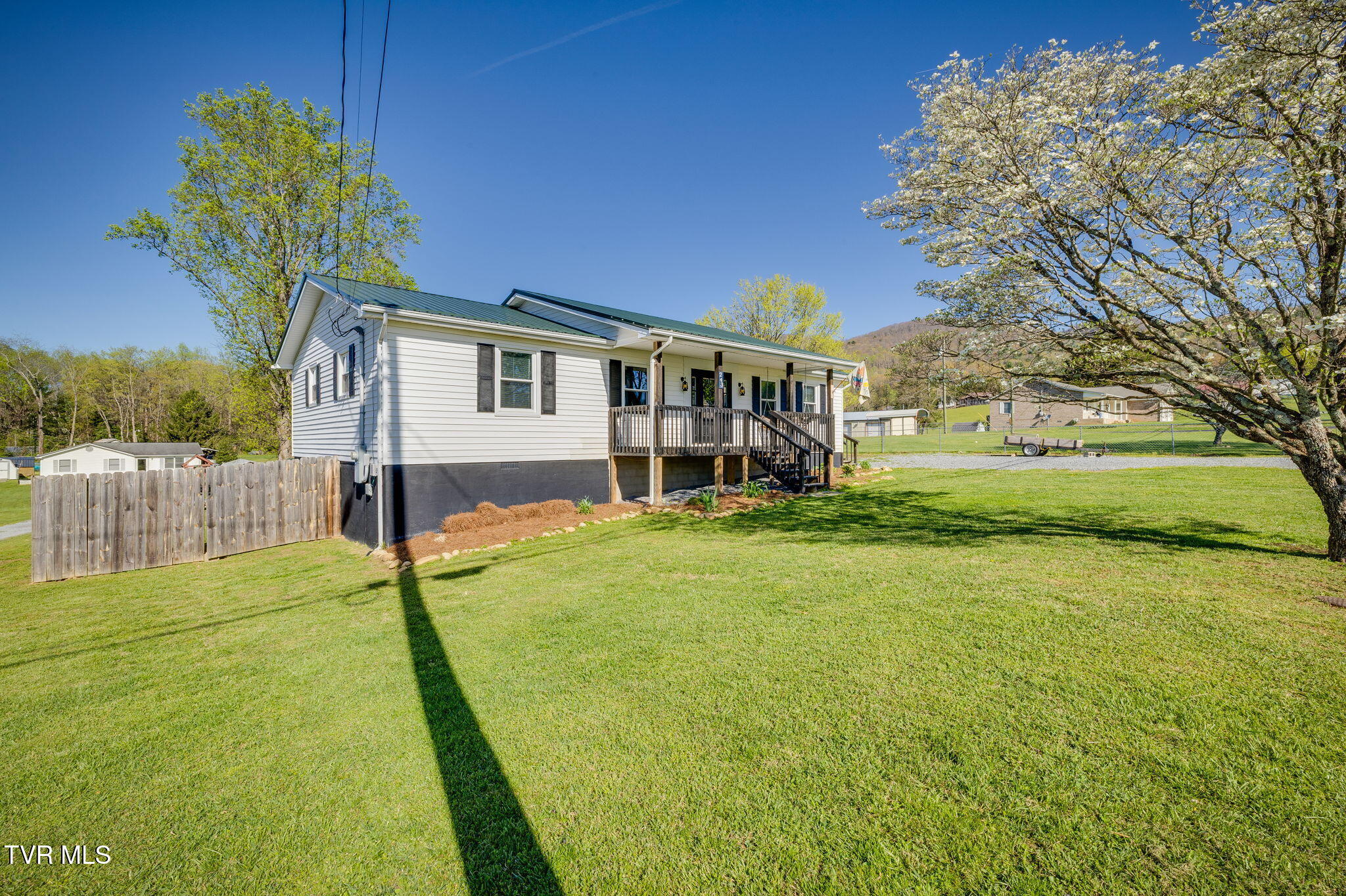 243 Sunrise Drive, Elizabethton, Tennessee image 3