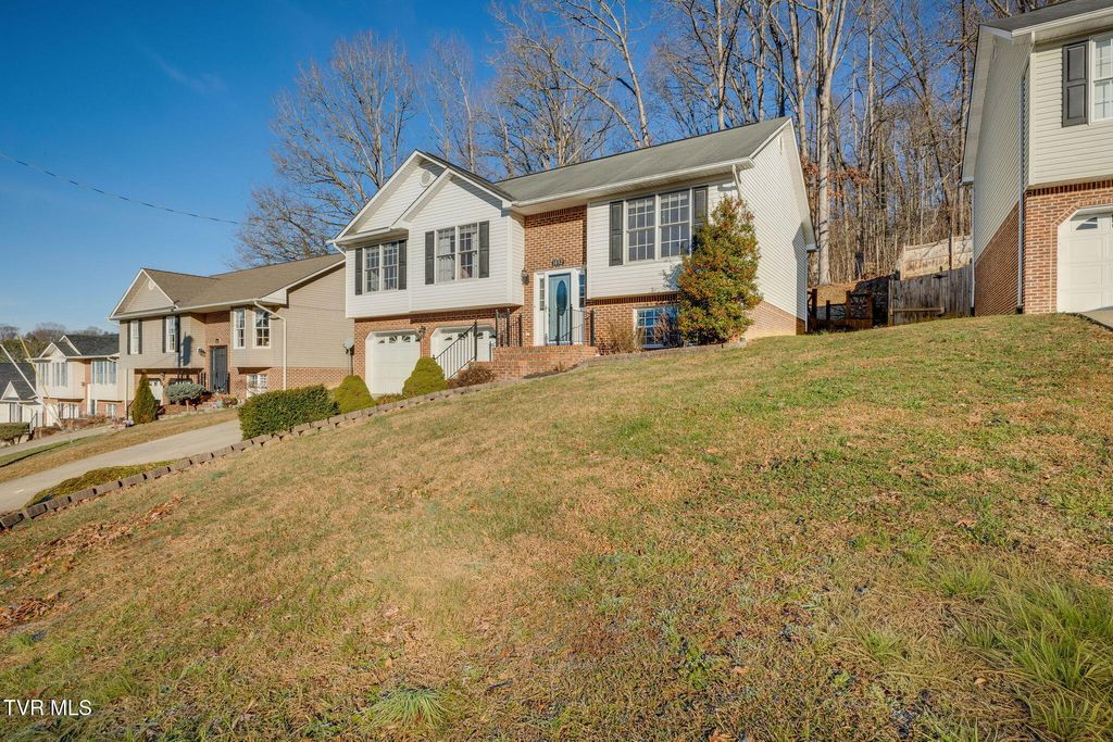 Photo of 1032 Carrington Court, Kingsport, TN 37660 (MLS # 9990156)