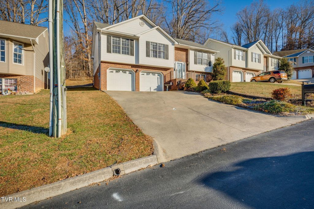 Photo of 1032 Carrington Court, Kingsport, TN 37660 (MLS # 9990156)