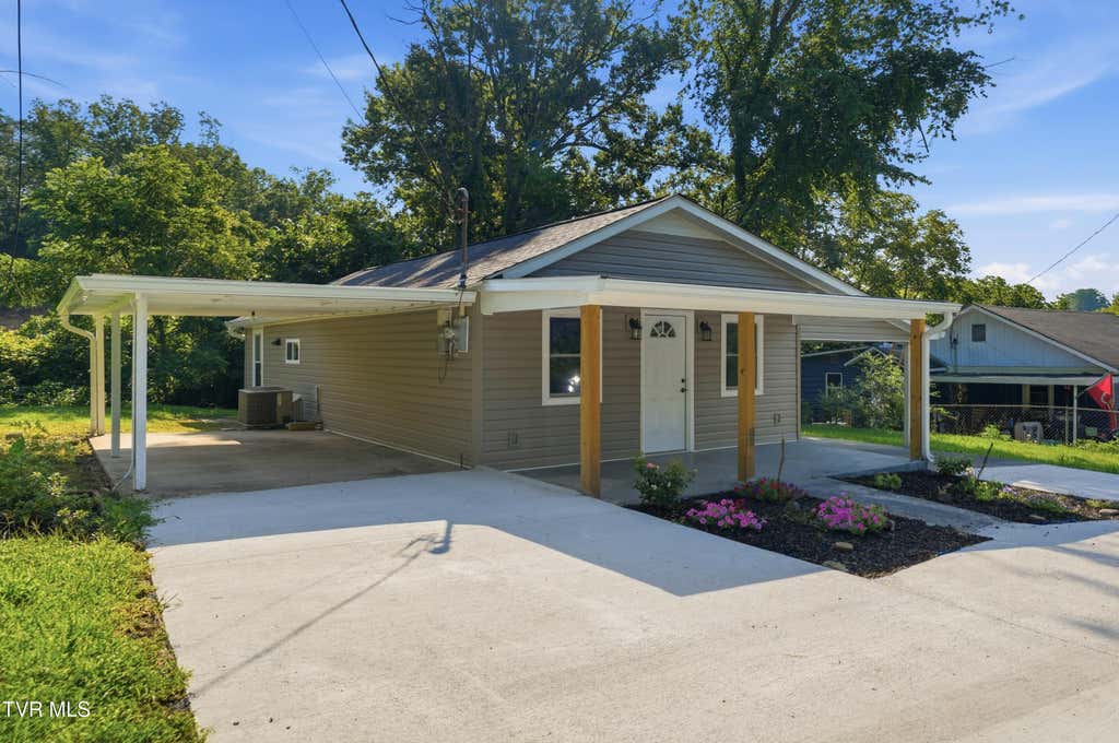 Photo of 381 Elizabethton Highway, Bluff City, TN 37618 (MLS # 9998396)