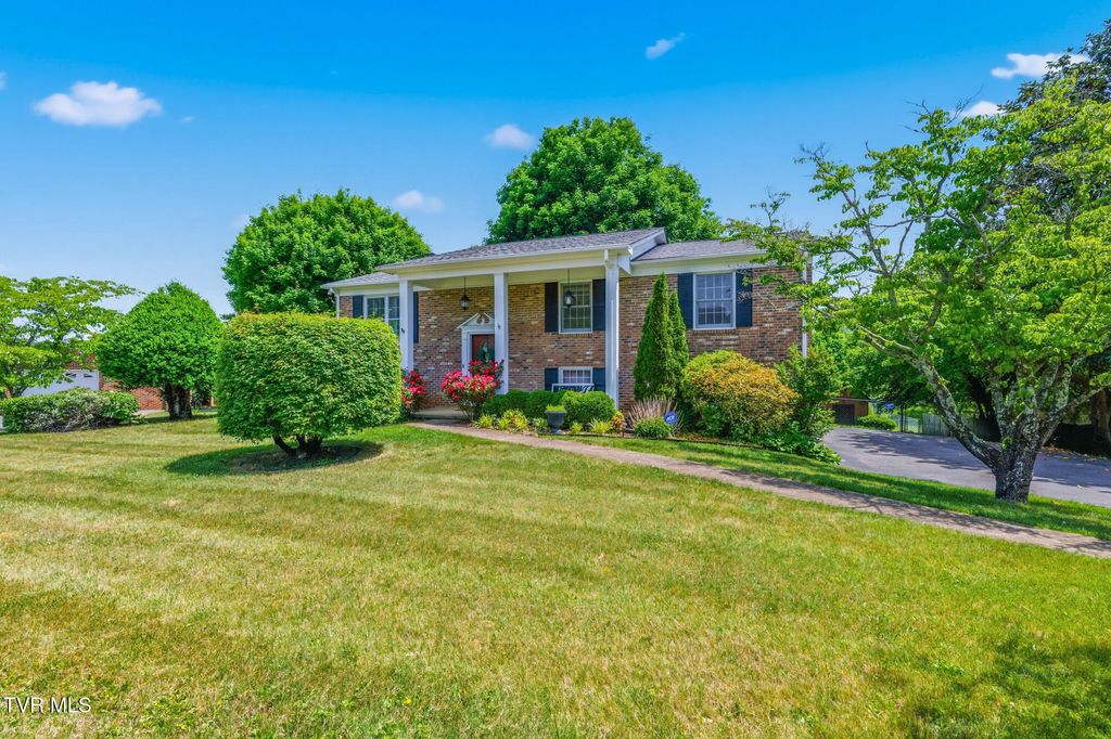 Photo of 211 Independence Drive, Bristol, VA 24201 (MLS # 9995783)
