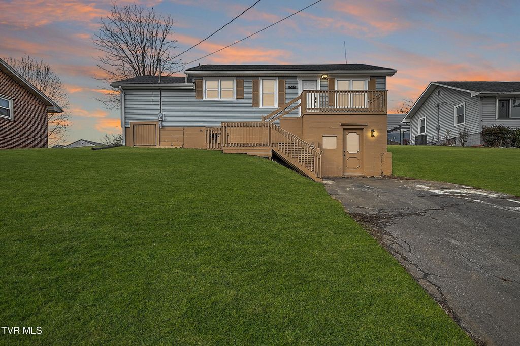 Photo of 612 Union Hill Street, Kingsport, TN 37660 (MLS # 9989411)