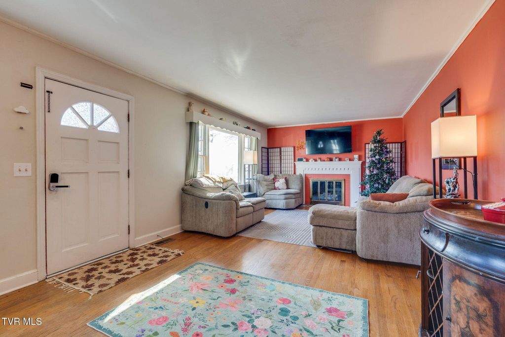 Photo of 107 College View Drive, Greeneville, TN 37745 (MLS # 9989203)