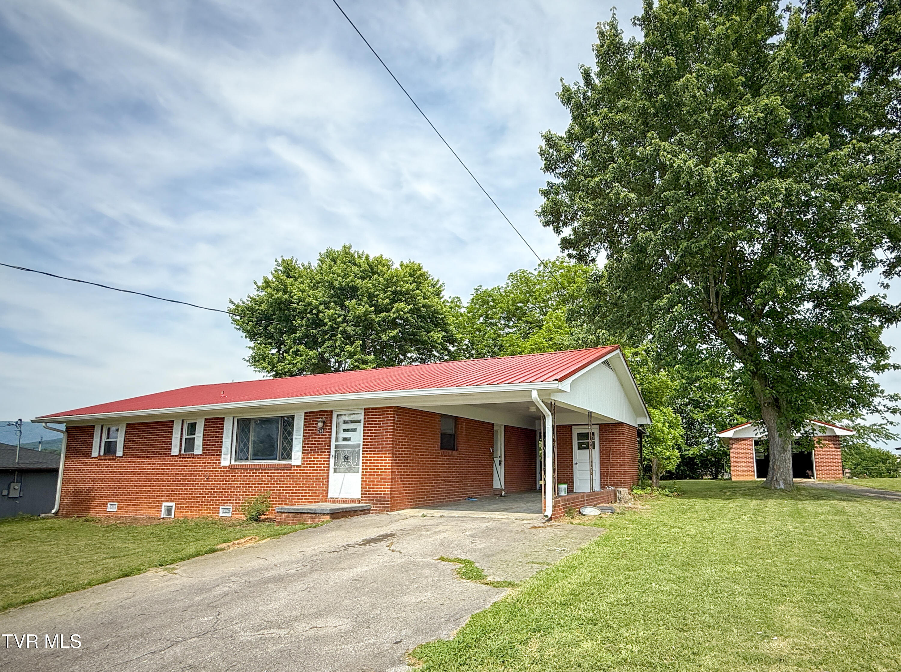 749 Hiwassee Street, Newport, Tennessee image 1