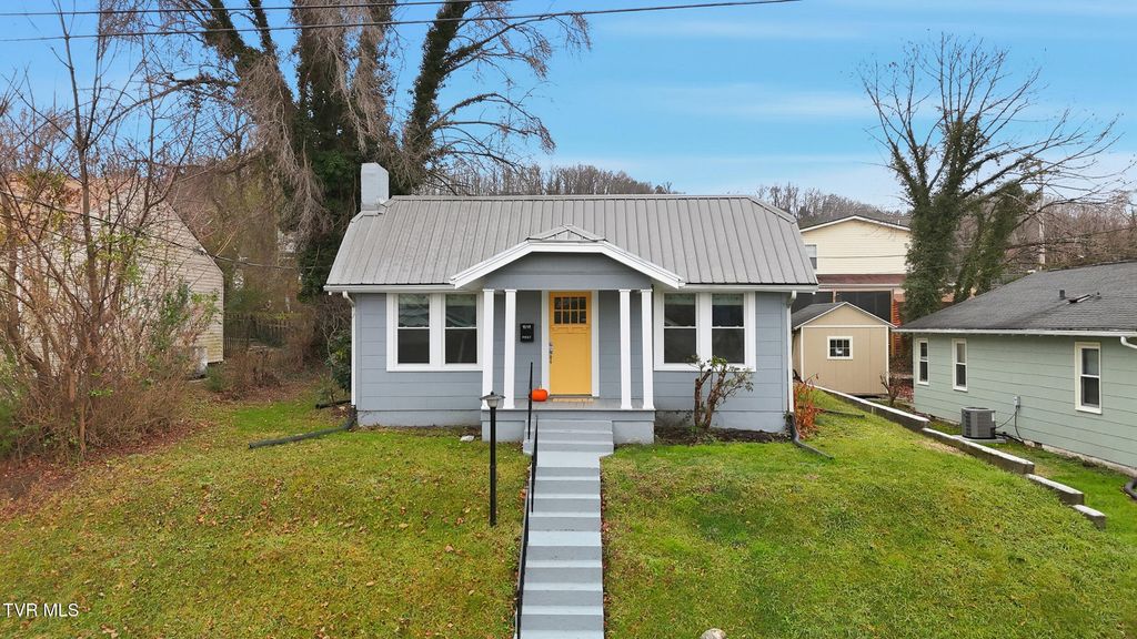 Photo of 1614 Broad Street, Bristol, TN 37620 (MLS # 9989126)