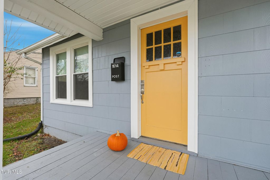 Photo of 1614 Broad Street, Bristol, TN 37620 (MLS # 9989126)