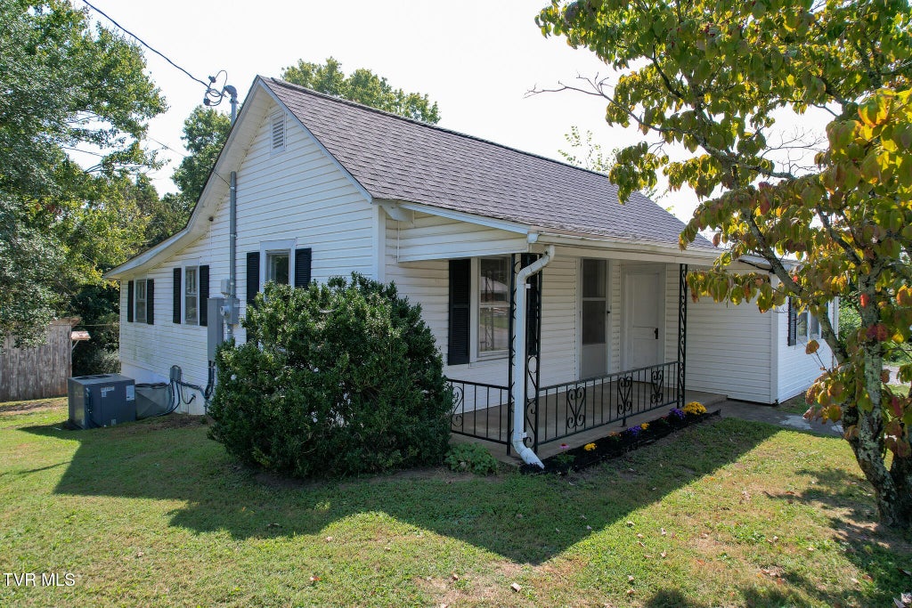 Photo of 113 Barton Ridge Road, Greeneville, TN 37743 (MLS # 10001252)