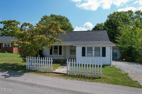 Photo of 113 Barton Ridge Road, Greeneville, TN 37743 (MLS # 10001252)