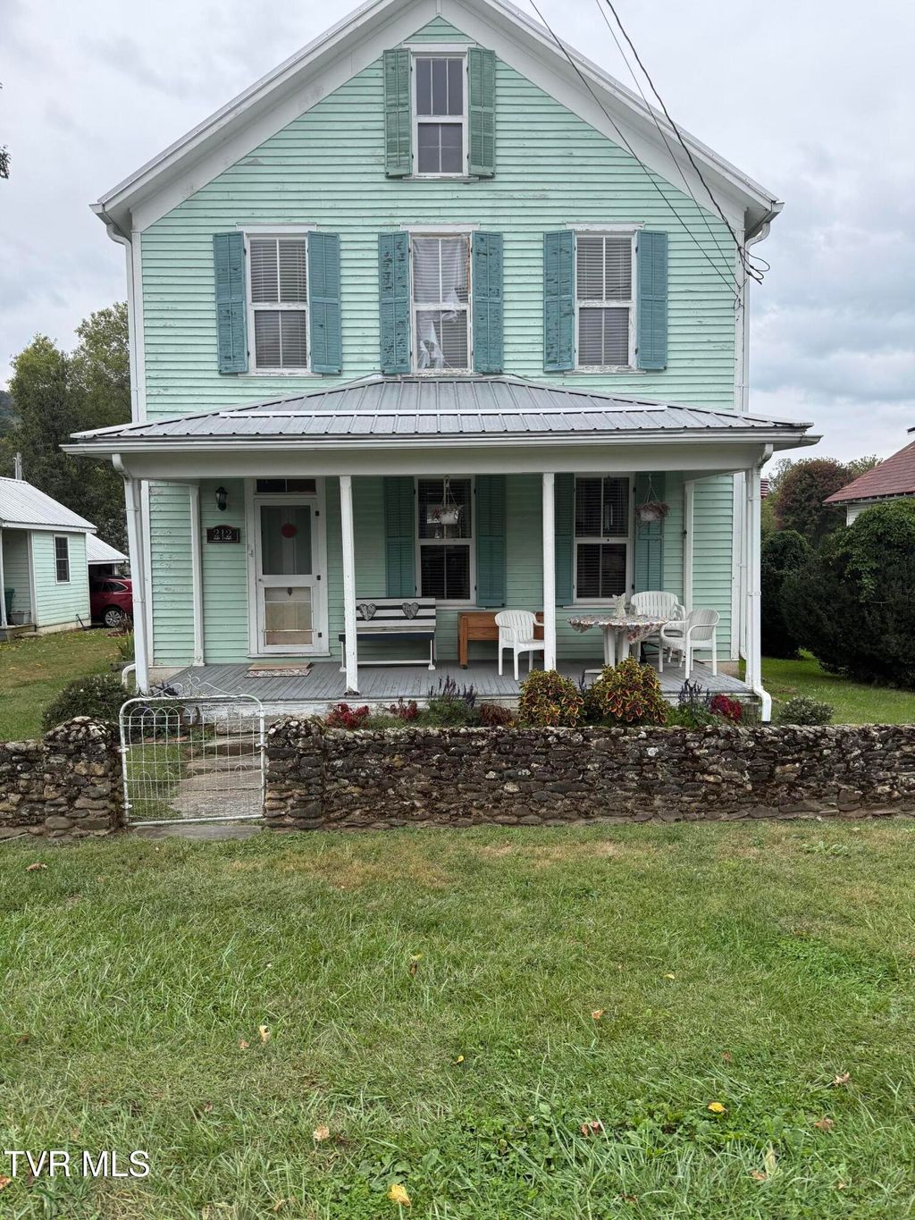 Photo of 212 Main Street, Roan Mountain, TN 37687 (MLS # 9989088)