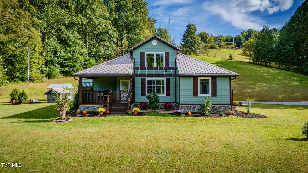 Photo of 110 5 Sisters Lane, Roan Mountain, TN 37687 (MLS # 10002005)