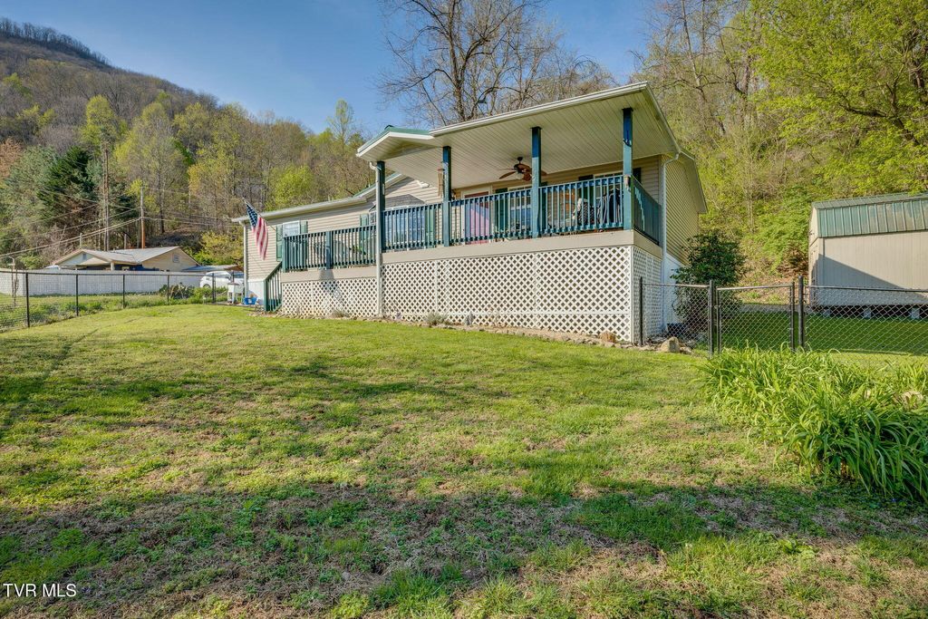 Photo of 248 Jenkins Hollow Road, Elizabethton, TN 37643 (MLS # 9993745)