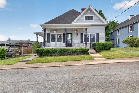 Homes For Sale - 612 Cherry Street<br/> Bristol, TN 37620