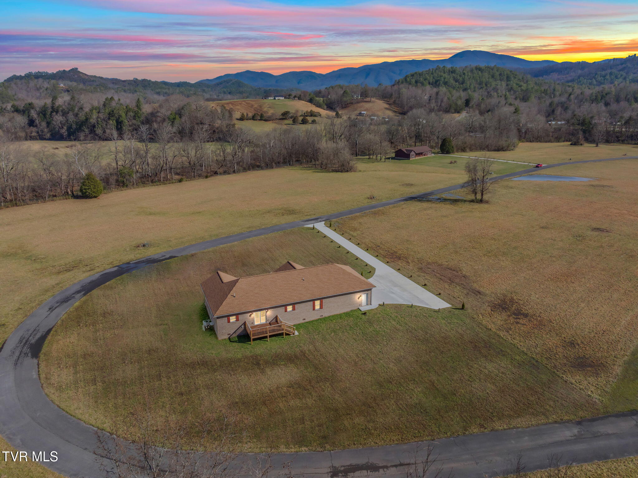 404 Kaylees Loop Road, Del Rio, Tennessee image 2