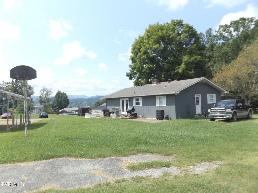 Photo of 186 Fitzsimmons Hill Road, Elizabethton, TN 37643 (MLS # 9999312)