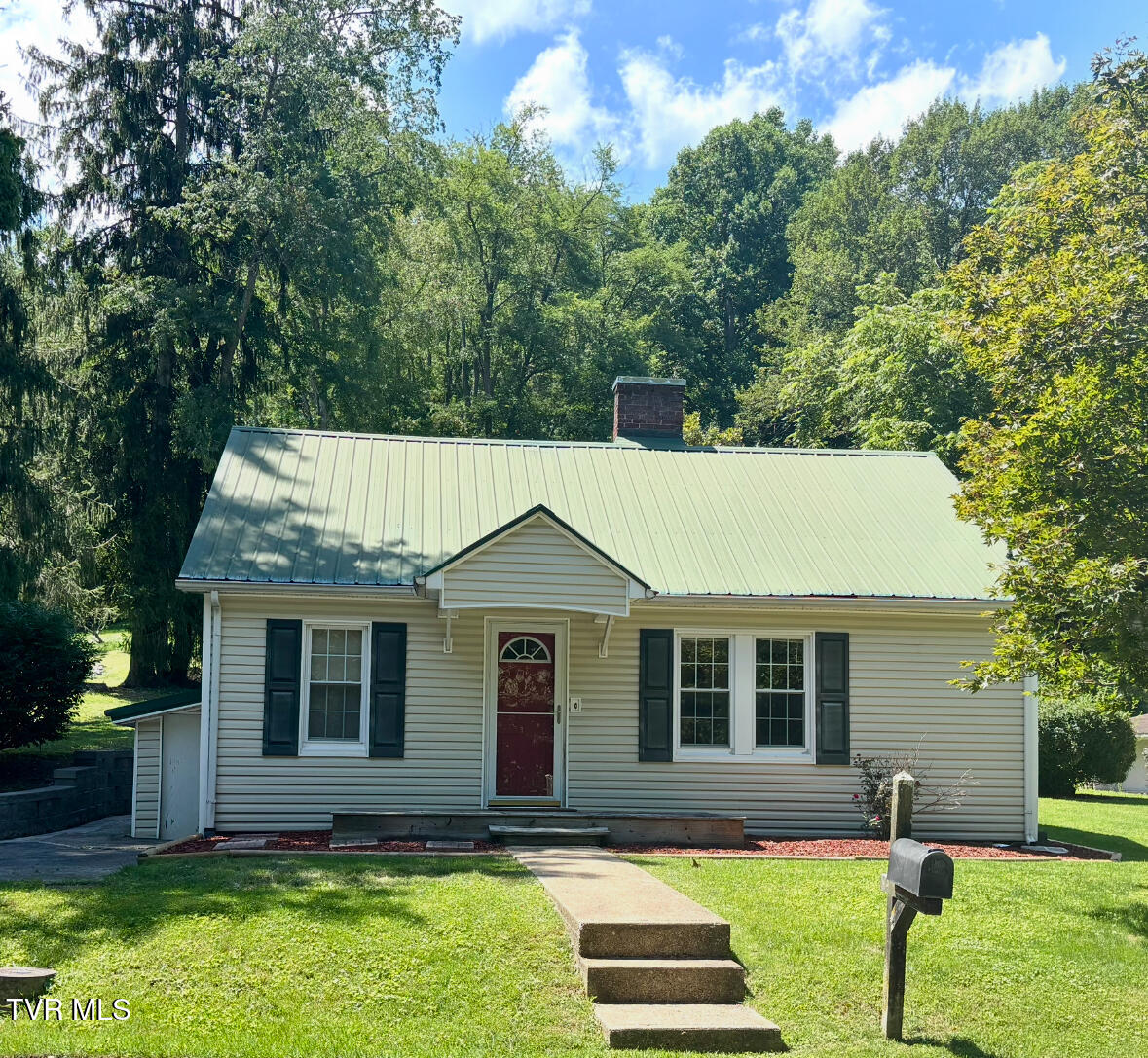 Photo 1 of 43 — 1019 Northeast Virginia Avenue, Norton, VA 24273