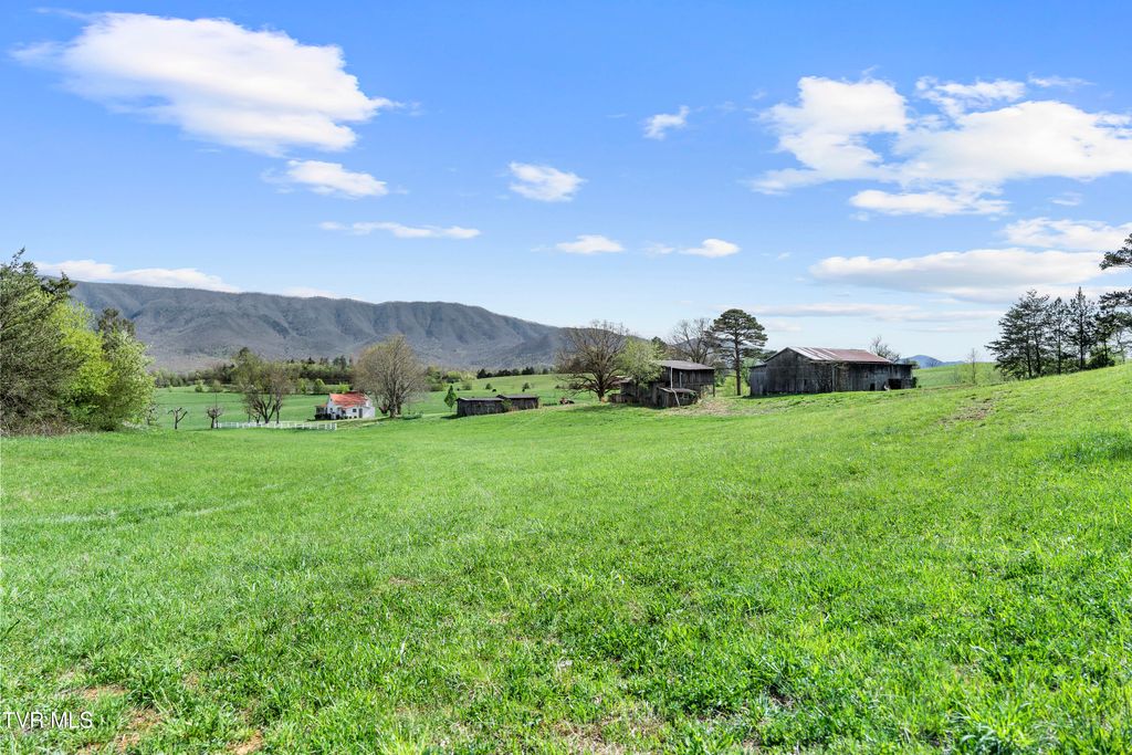 Photo of 2 Red Hill Road, Greeneville, TN 37743 (MLS # 9993604)