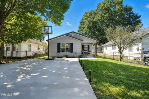 Photo of 626 Riverside Avenue, Kingsport, TN 37660 (MLS # 9986686)