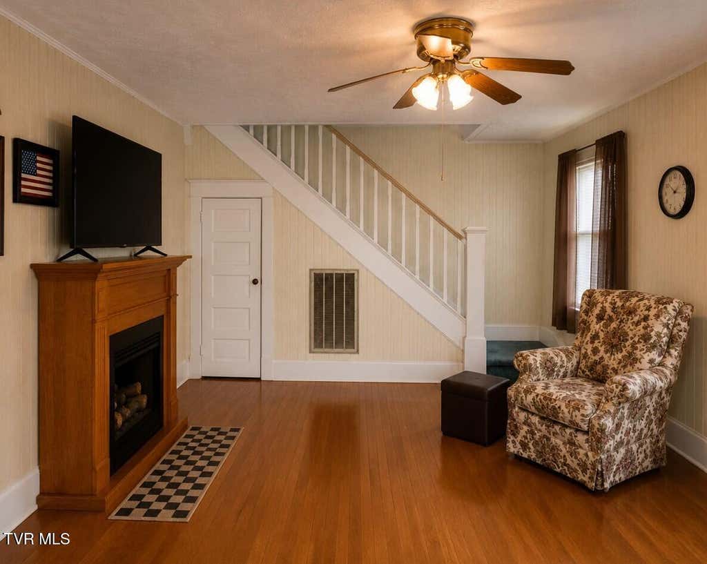 Photo of 1242 Center Street, Kingsport, TN 37660 (MLS # 9995148)