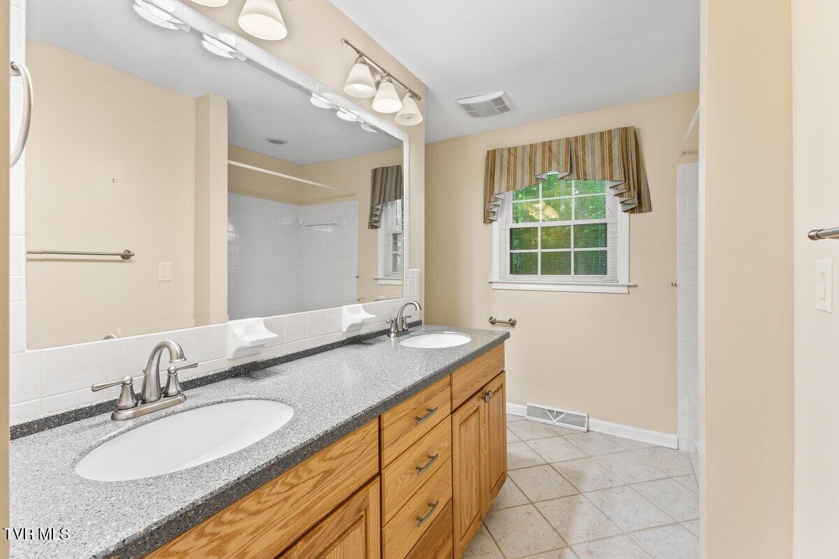 2 Mistletoe Court, Johnson City, Tennessee image 17