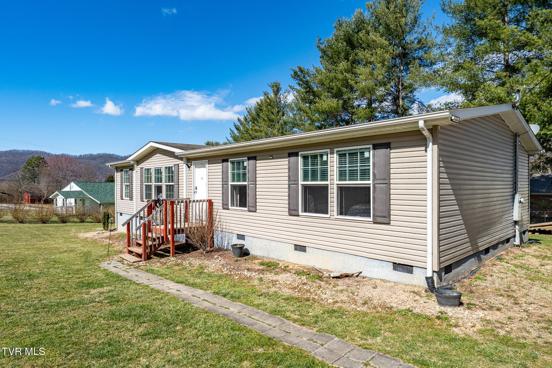 819 Mohawk Drive, Erwin, Tennessee image 8