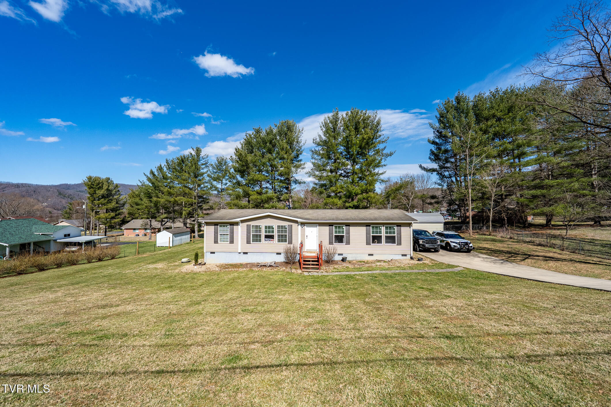 819 Mohawk Drive, Erwin, Tennessee image 5