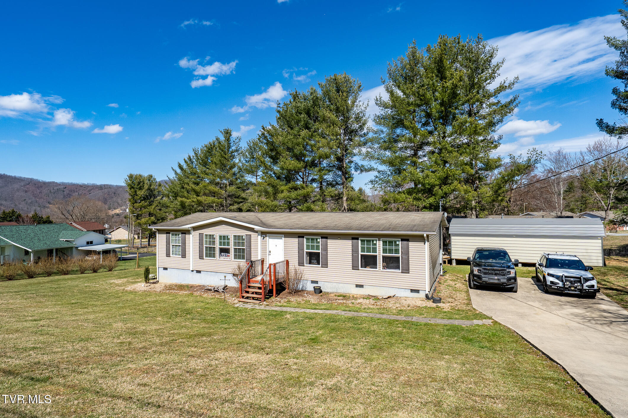 819 Mohawk Drive, Erwin, Tennessee image 4