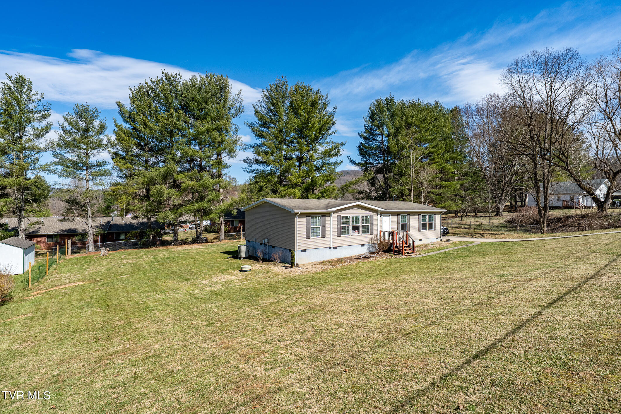 819 Mohawk Drive, Erwin, Tennessee image 6