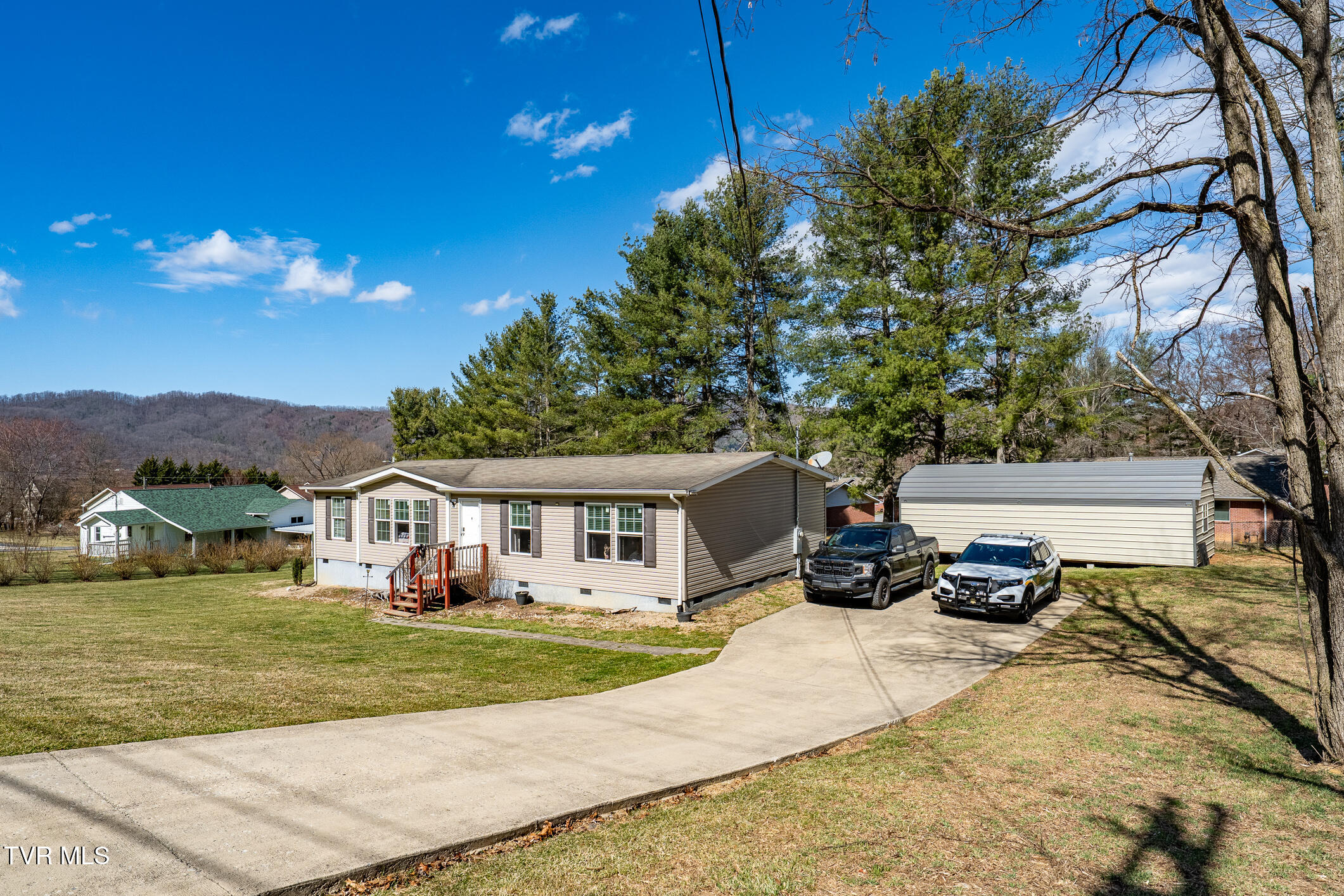 819 Mohawk Drive, Erwin, Tennessee image 3
