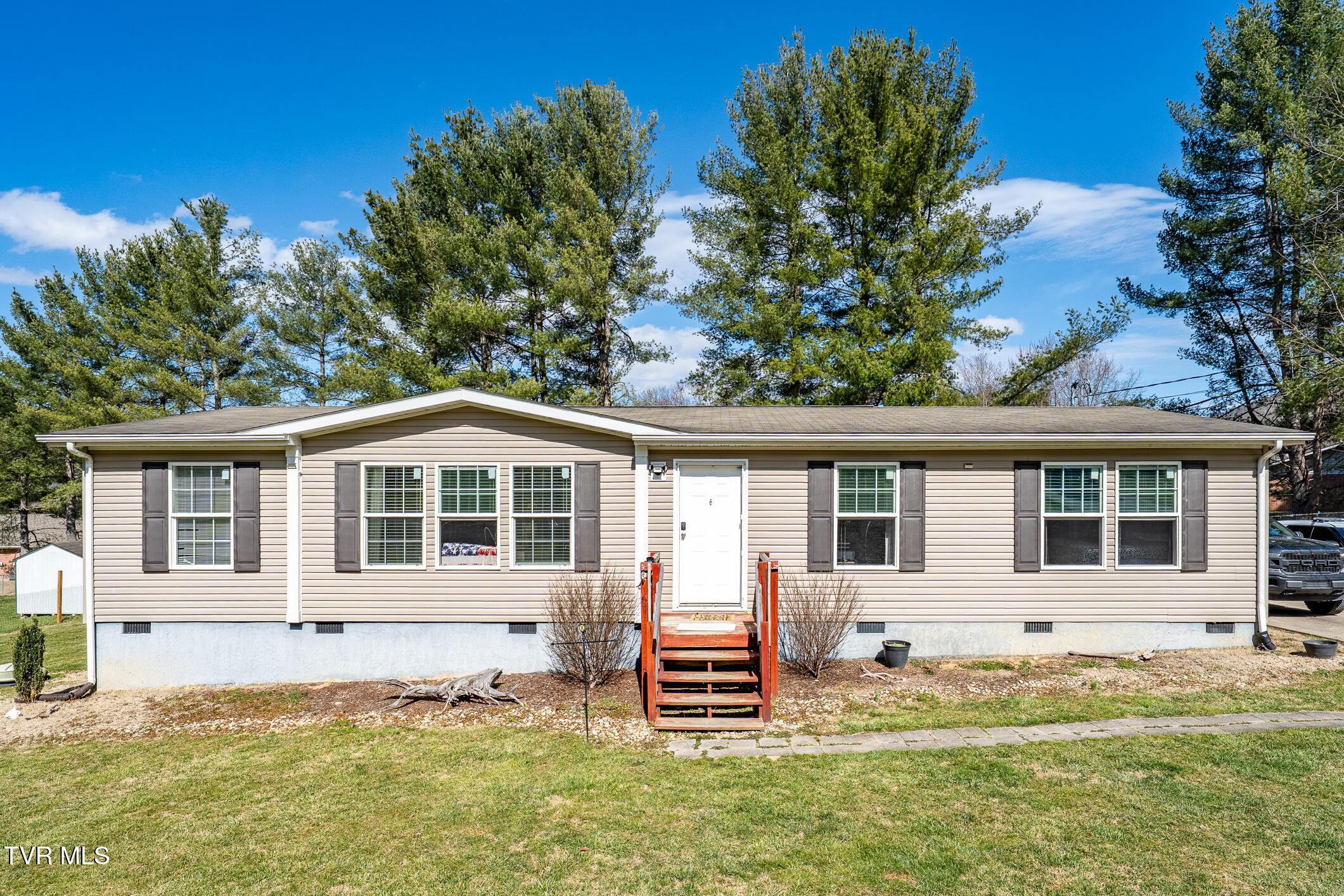 819 Mohawk Drive, Erwin, Tennessee image 1